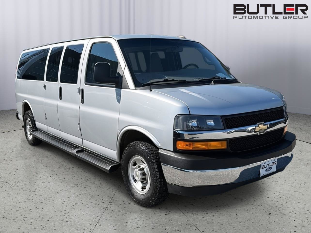 Used 2023 Chevrolet Express 3500 LS w/ Chrome Appearance Package RWD image 8