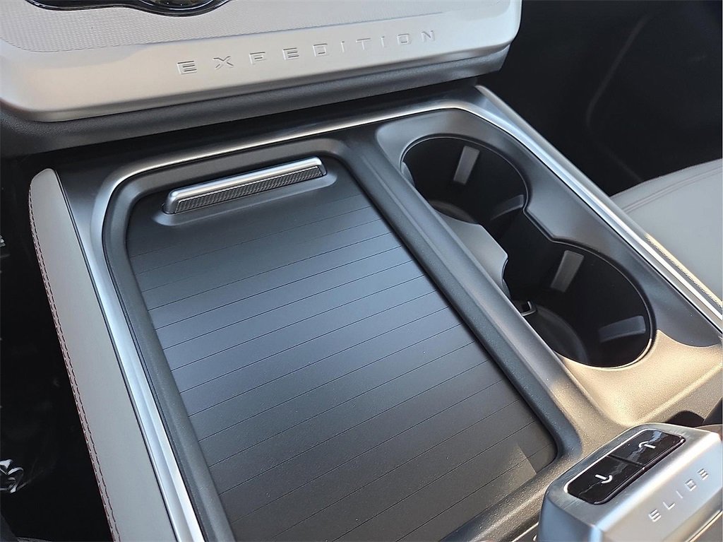 New 2025 Ford Expedition Active image 20