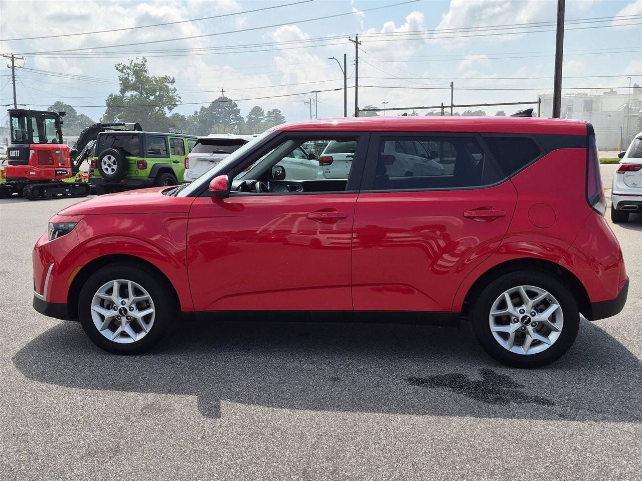 Used 2023 Kia Soul LX w/ LX Technology Package FWD image 6