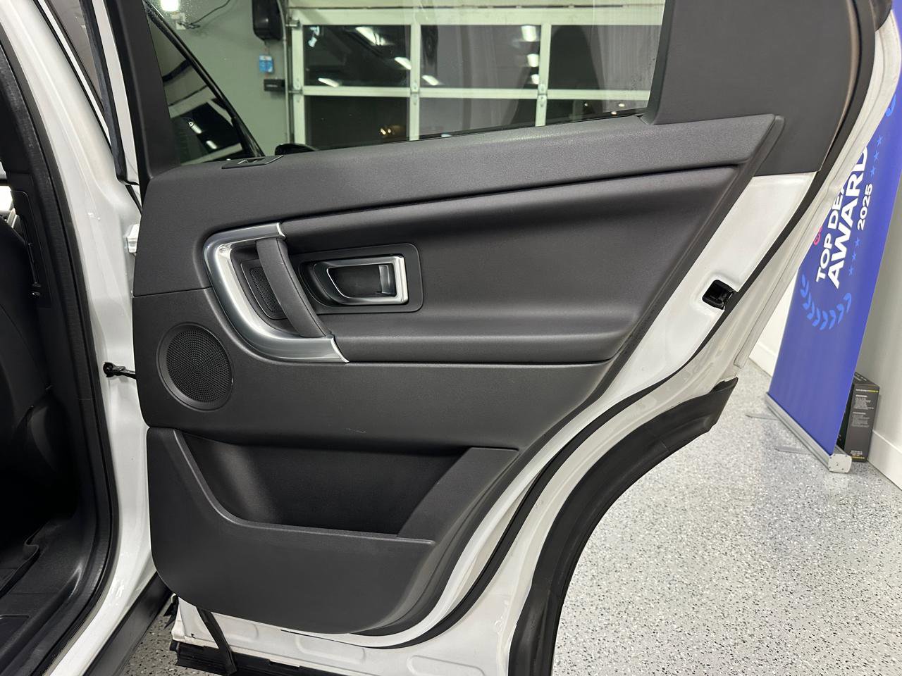 Used 2019 Land Rover Discovery Sport SE image 25