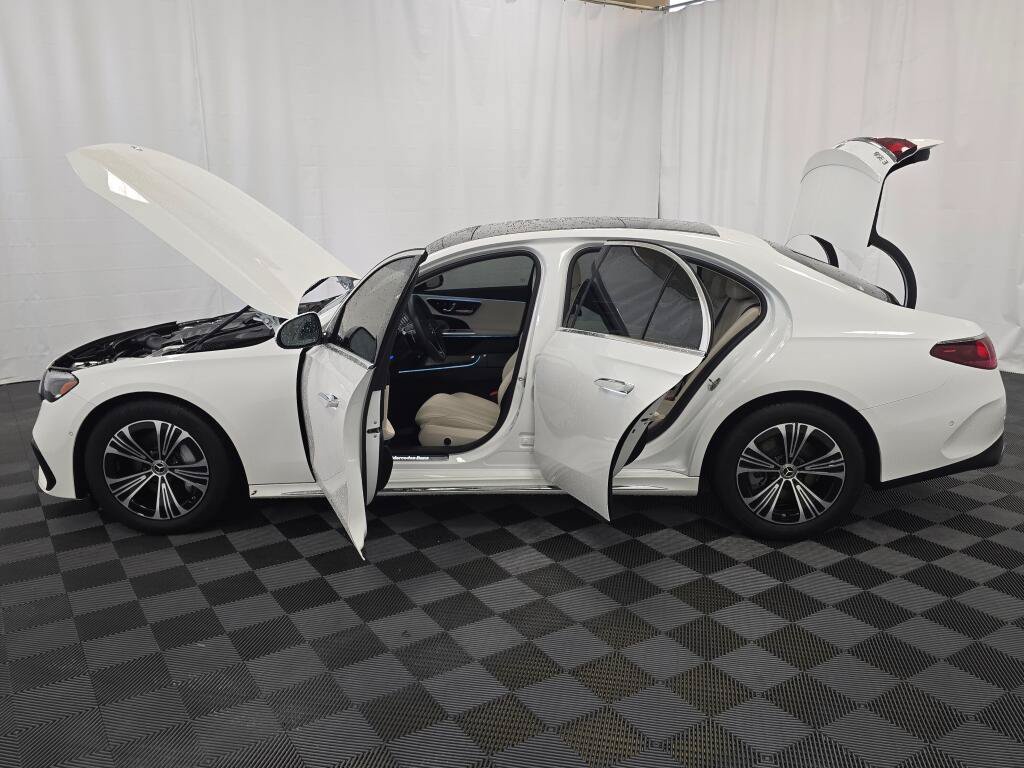 Used 2024 Mercedes-Benz E 350 4MATIC Sedan image 12