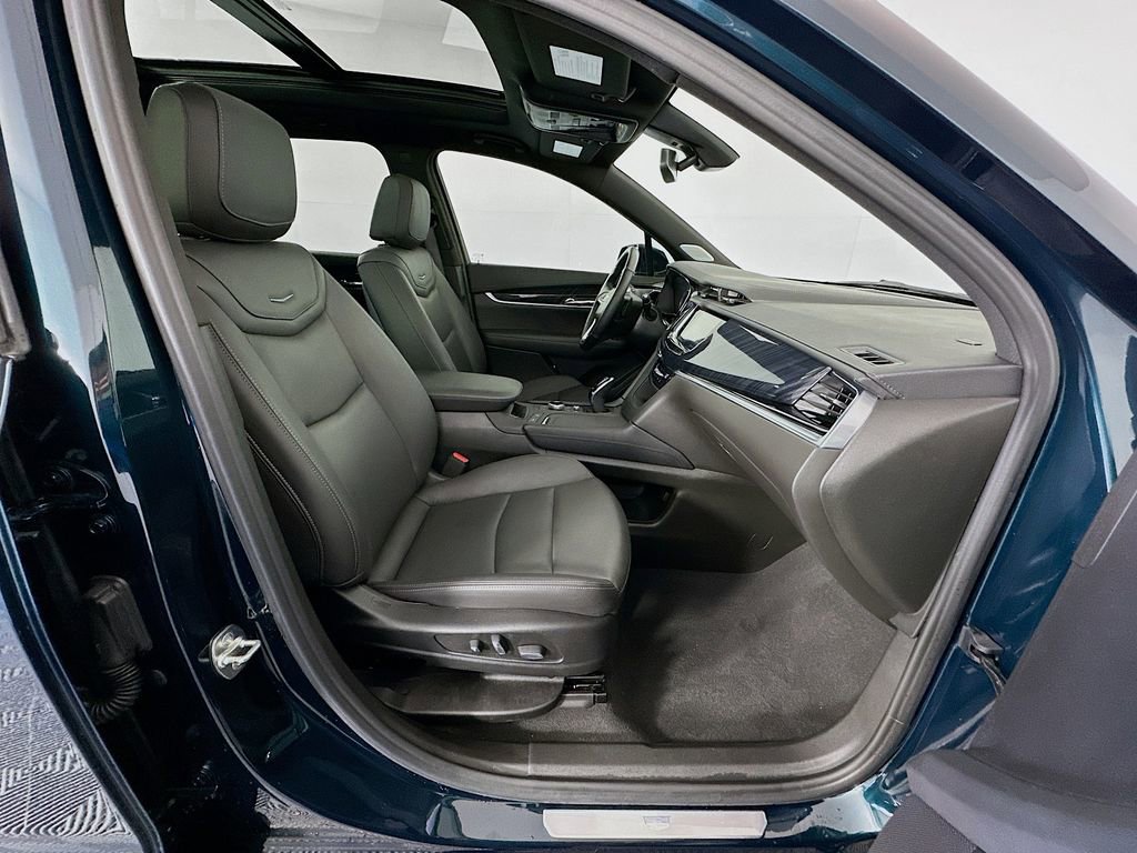 Used 2025 Cadillac XT6 Premium Luxury w/ LPO, Floor Liner Package image 30