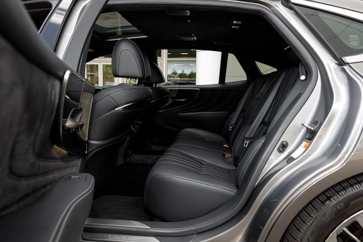 Used 2020 Lexus LS 500 w/ Interior Upgrade Package RWD image 38