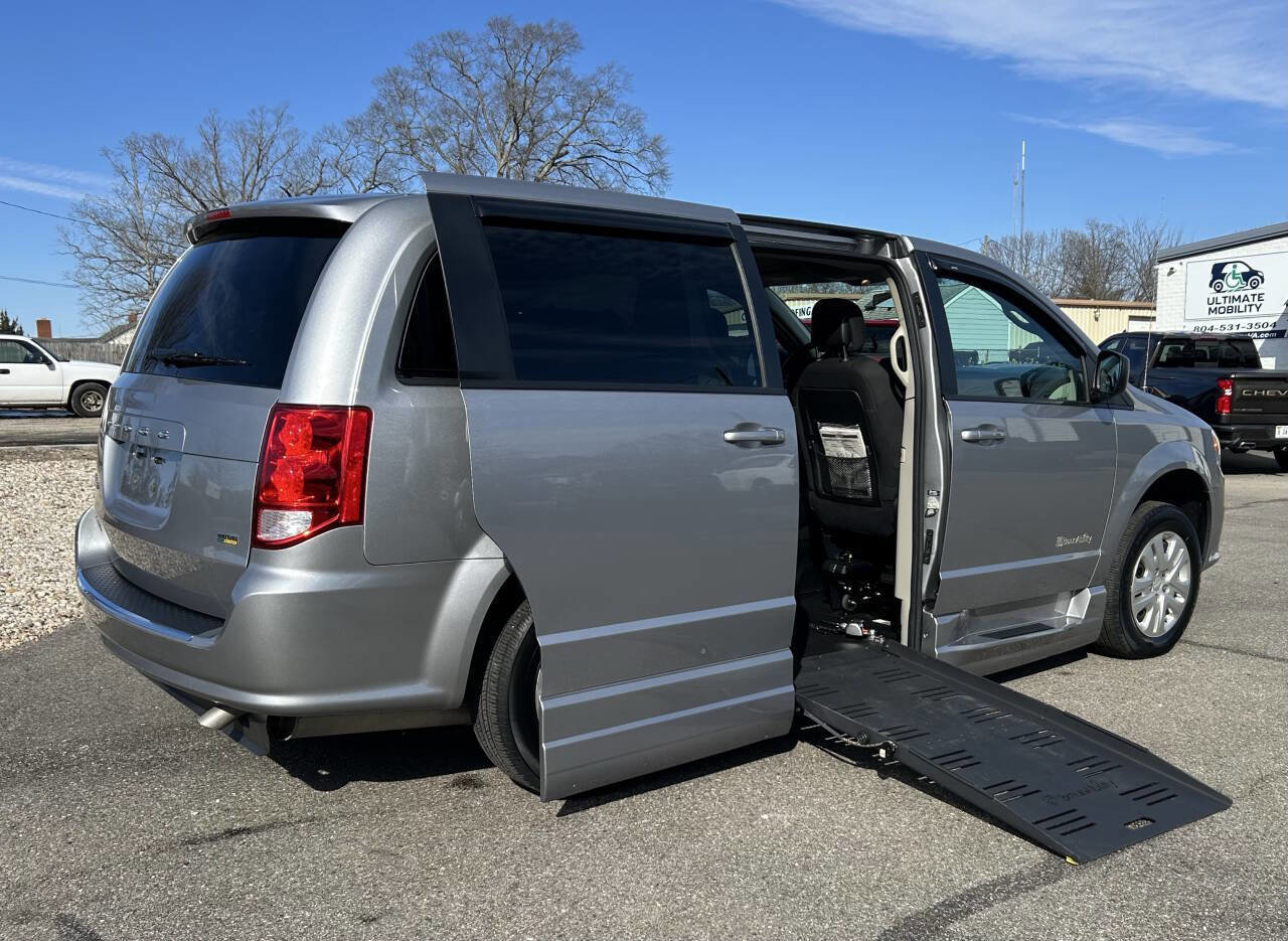 Used 2018 Dodge Grand Caravan SE w/ Power Convenience Group I image 2
