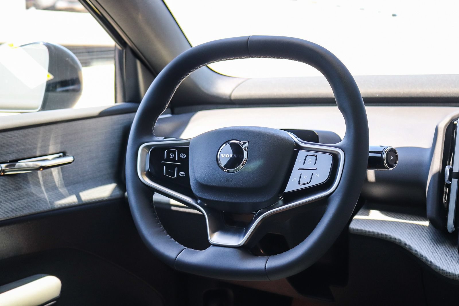 New 2025 Volvo EX30 Plus w/ Protection Package Premier AWD/4WD image 15