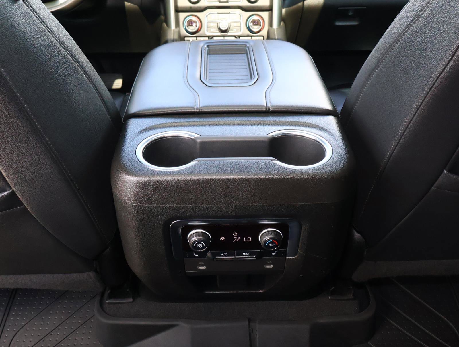 Used 2022 Chevrolet Suburban Z71 w/ Luxury Package image 15