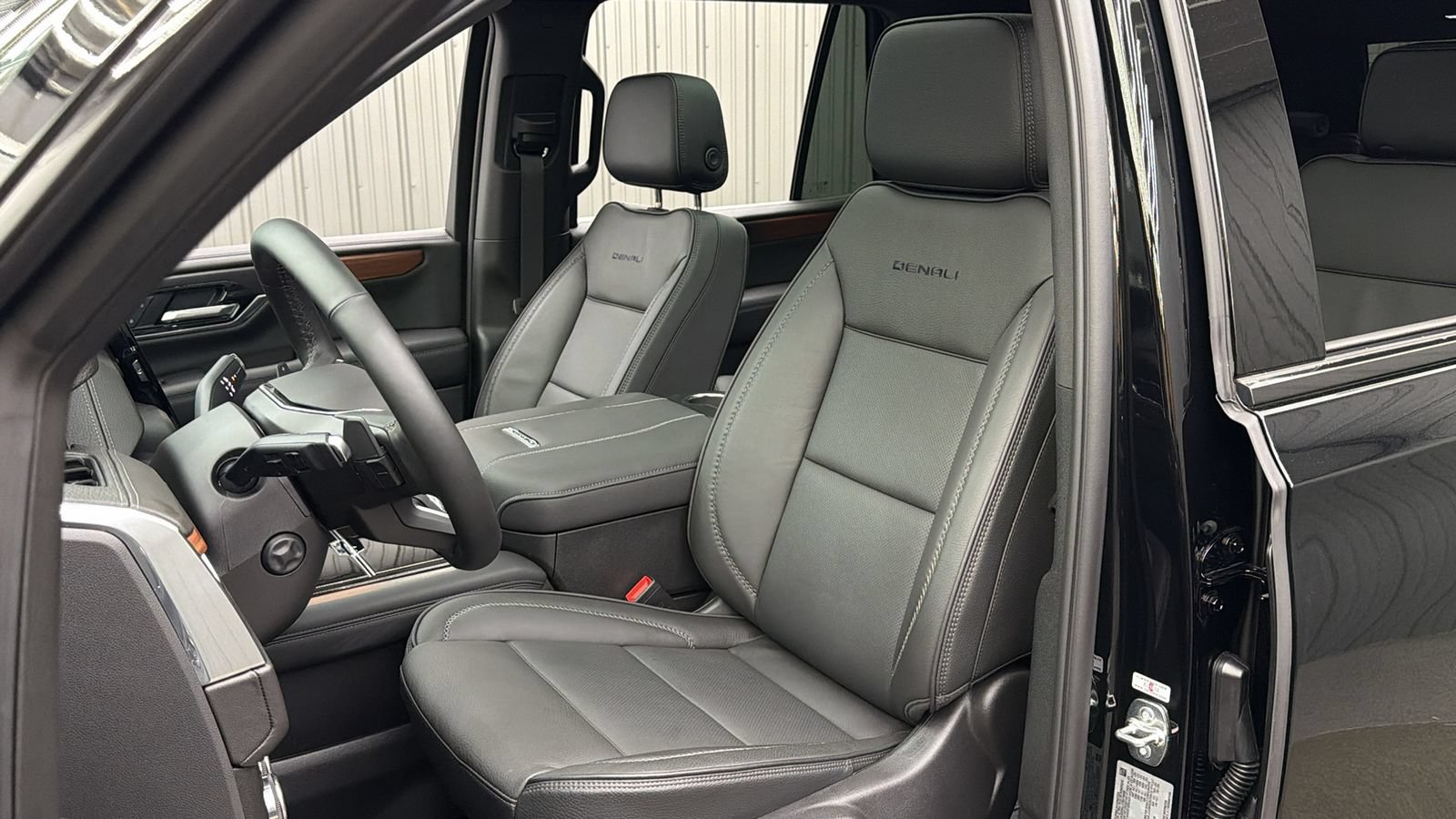 Used 2026 GMC Yukon Denali w/ Sun & Power Step Package AWD/4WD image 20