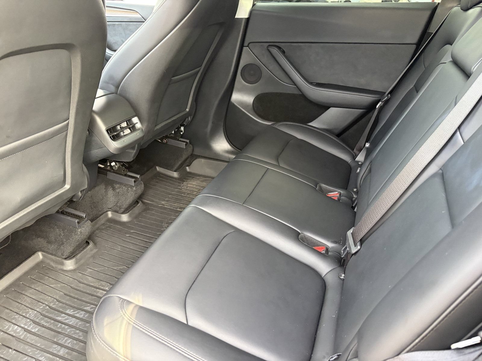 Used 2025 Tesla Model Y Long Range RWD image 18