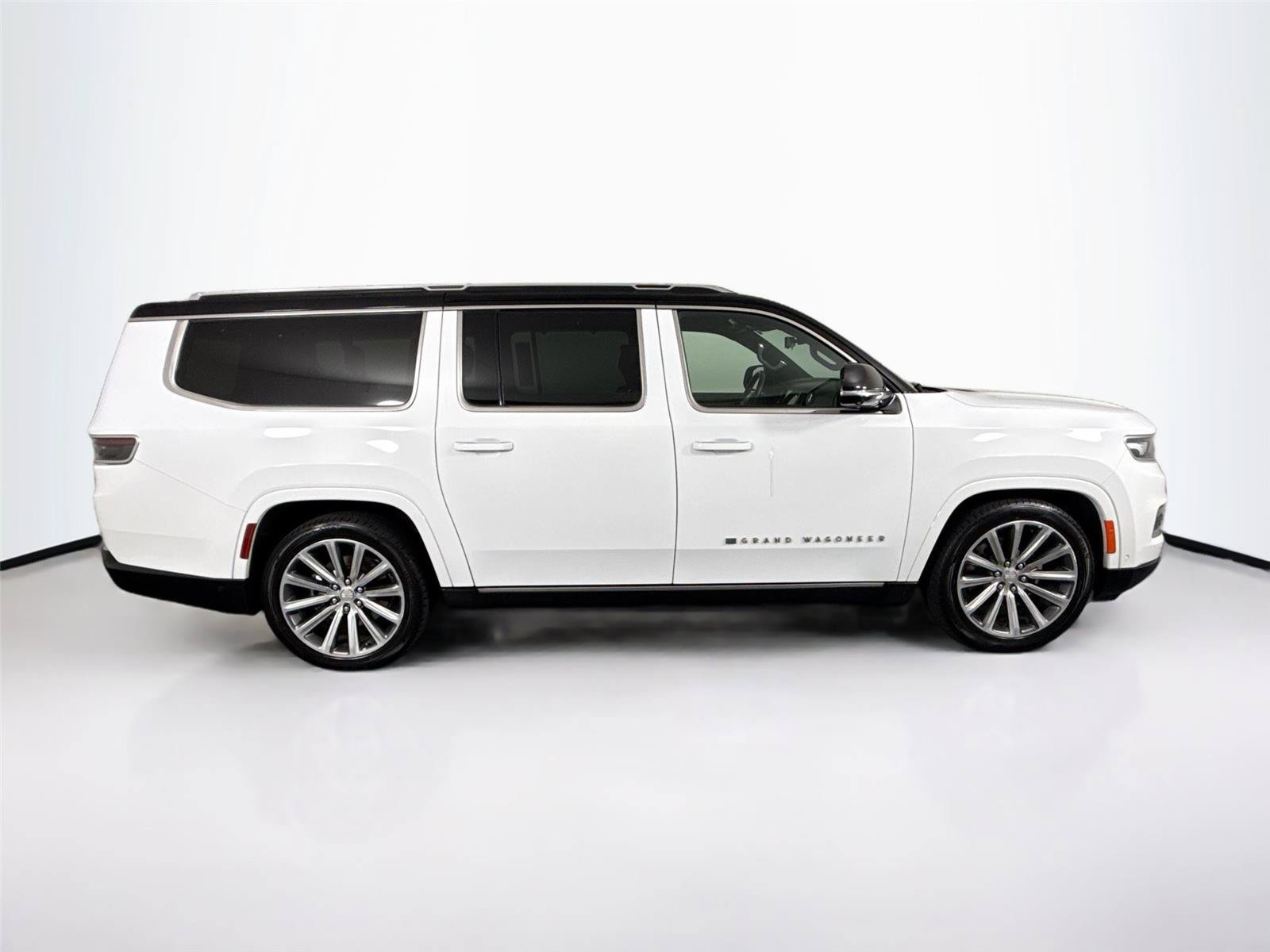 Used 2023 Jeep Grand Wagoneer L Series II AWD/4WD image 11