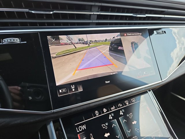 Used 2020 Audi Q8 Prestige w/ Prestige Package image 13