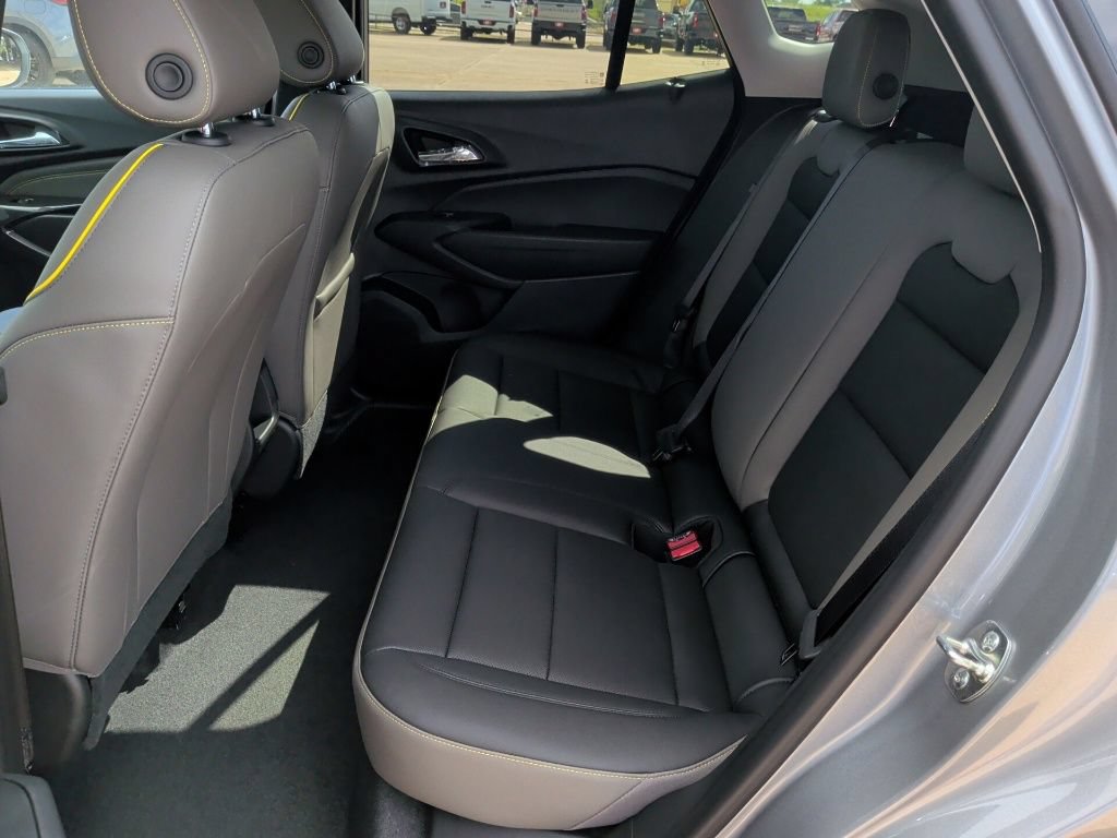 New 2026 Chevrolet Trax ACTIV w/ Sunroof Package FWD image 32