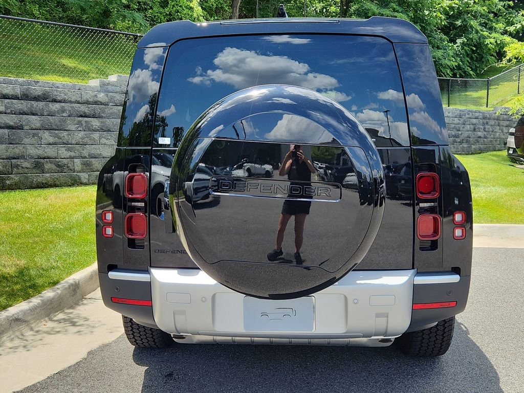 Used 2025 Land Rover Defender 130 S image 7