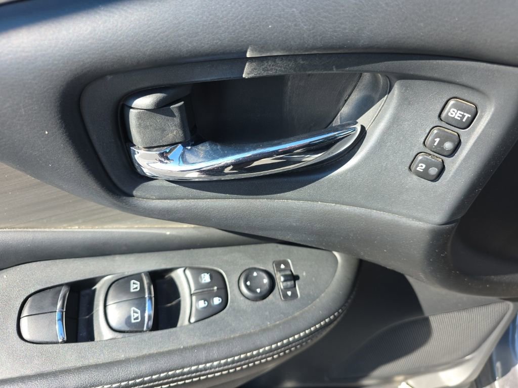 Used 2018 Nissan Murano Platinum w/ Cargo Package image 18