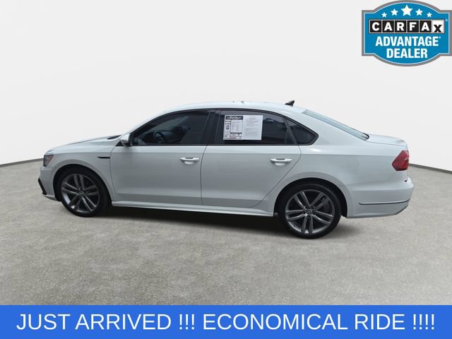 Used 2018 Volkswagen Passat 2.0T R-Line w/ R-Line Lighting Package FWD image 8