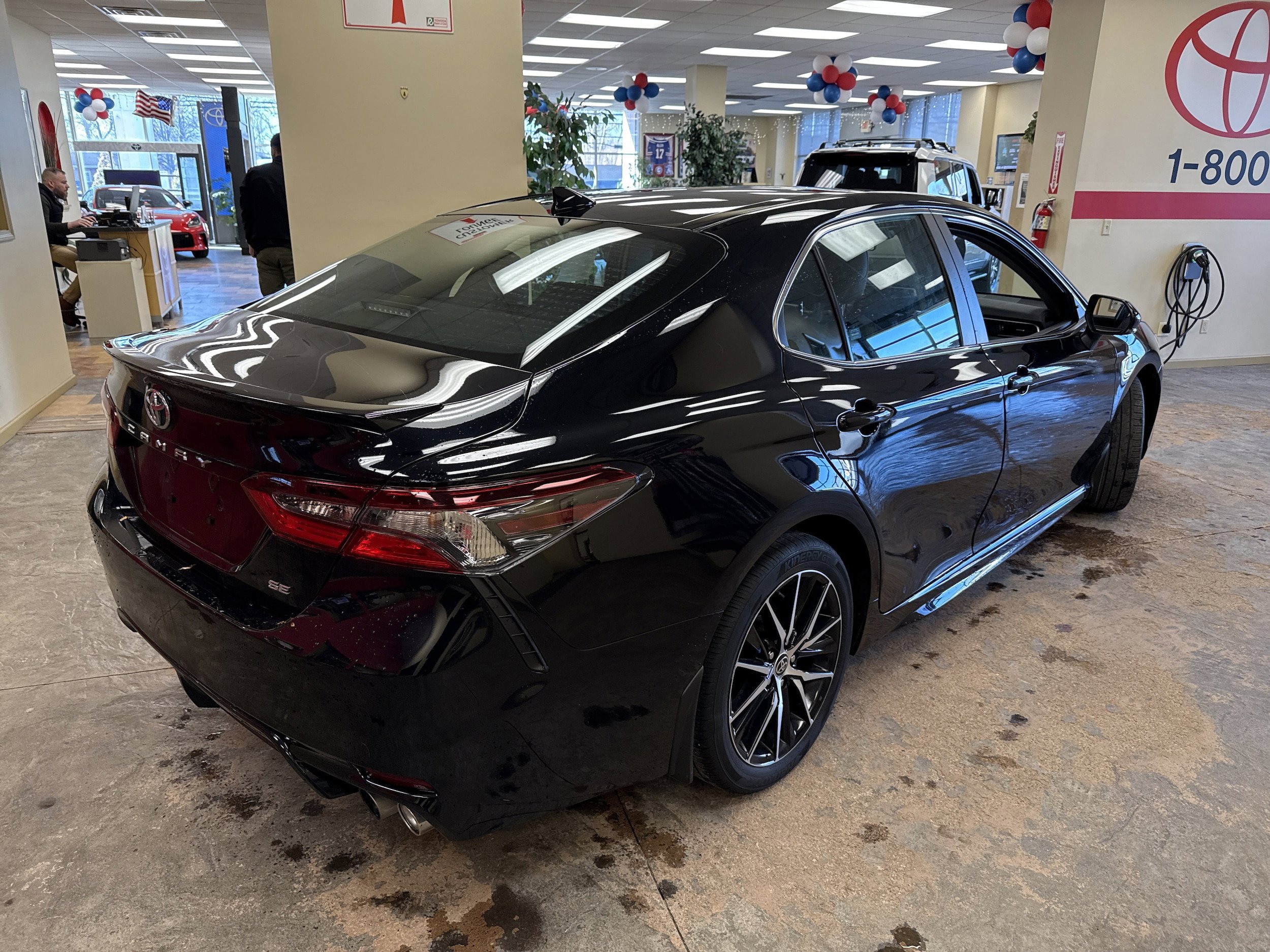 Used 2023 Toyota Camry SE FWD image 9