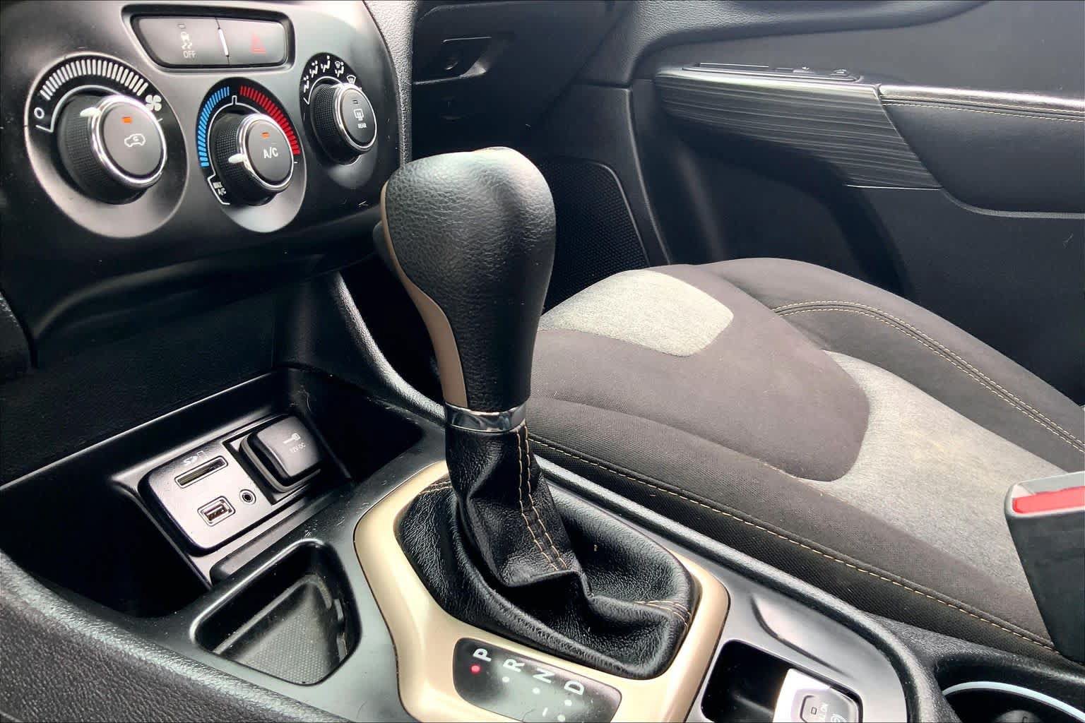 Used 2016 Jeep Cherokee Sport FWD image 17
