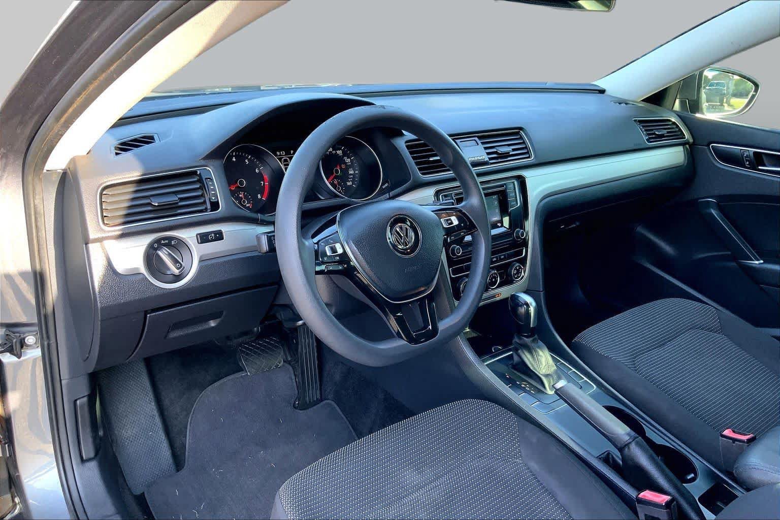 Used 2018 Volkswagen Passat 2.0T S FWD image 18