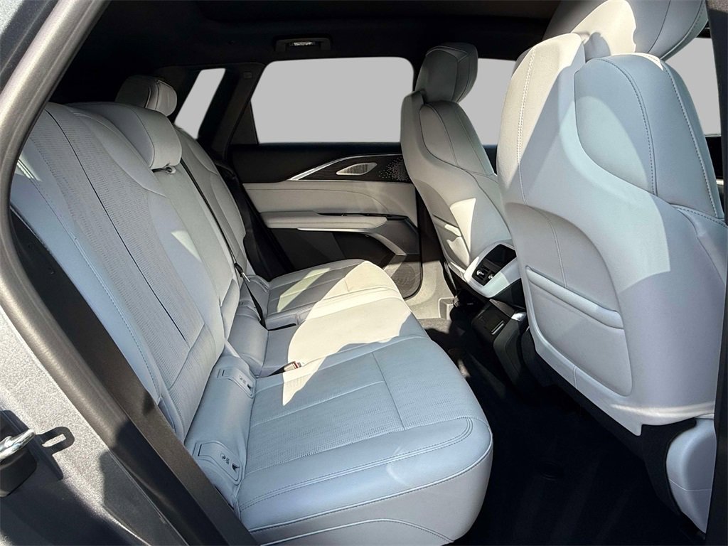 Used 2023 Cadillac Lyriq 2WD image 16