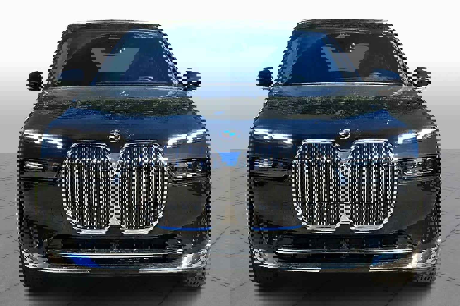 Used 2025 BMW i7 xDrive60 w/ Premium Package image 3