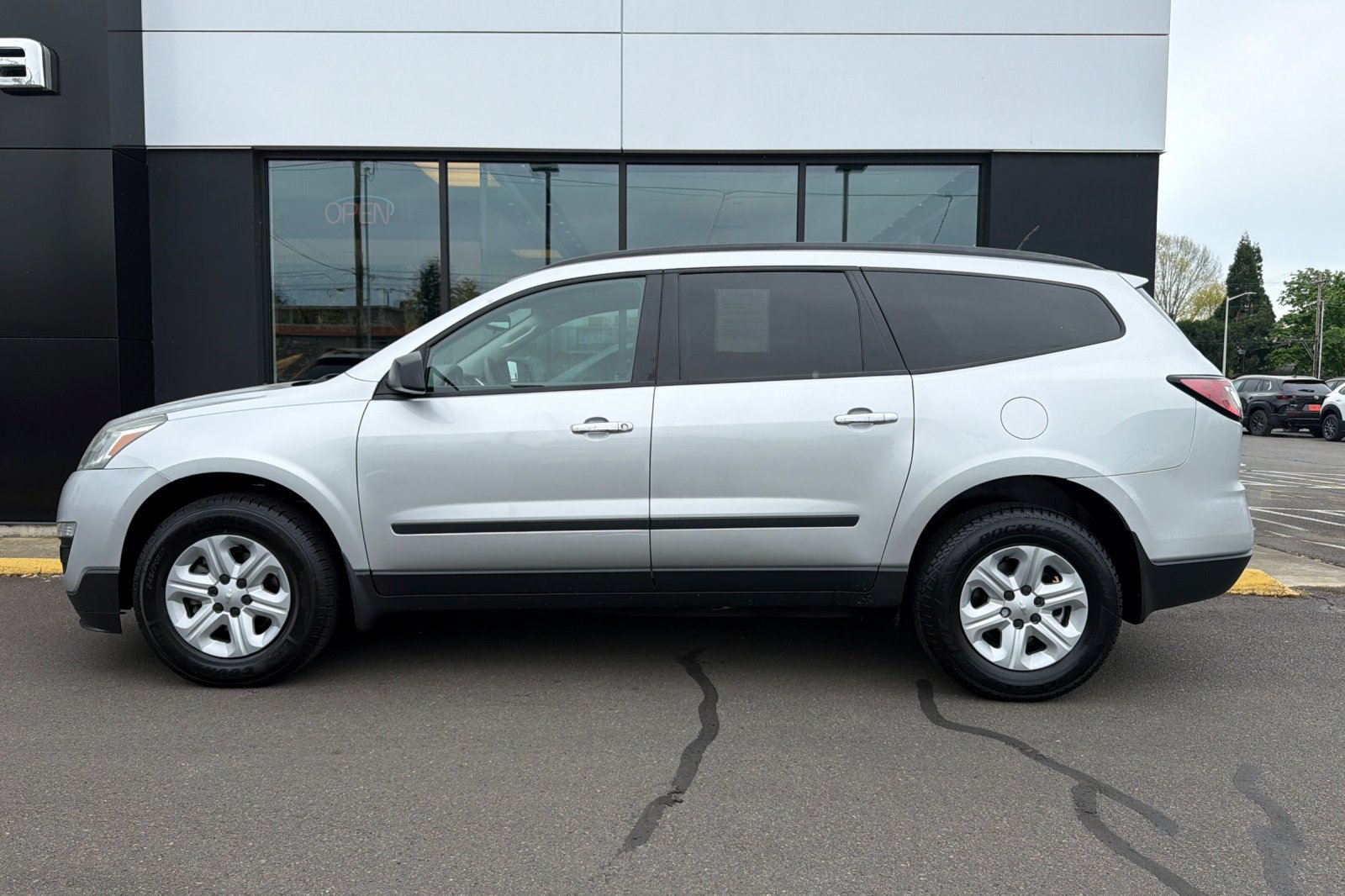 Used 2015 Chevrolet Traverse LS FWD image 8