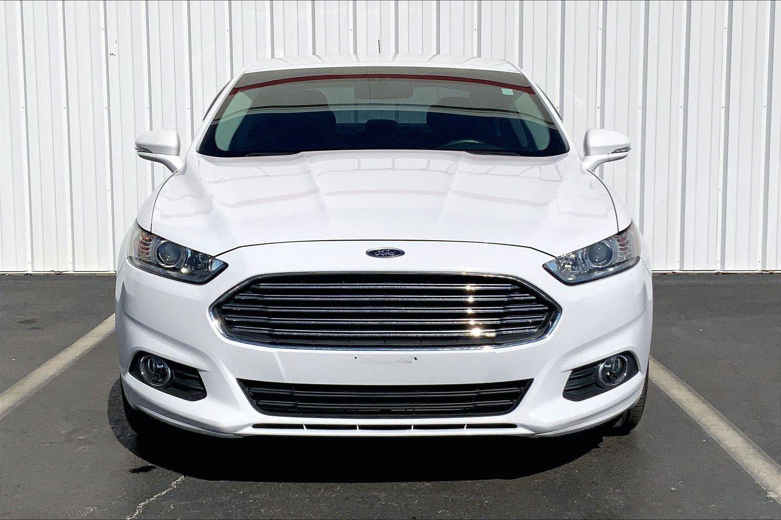 Used 2015 Ford Fusion SE w/ Equipment Group 202A image 3