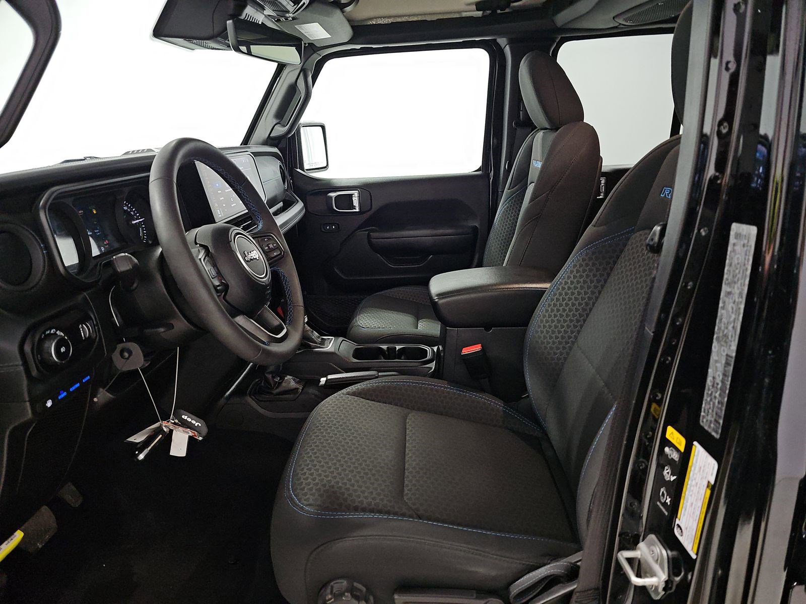 Used 2024 Jeep Wrangler Unlimited Rubicon 4xe w/ Technology Group AWD/4WD image 7