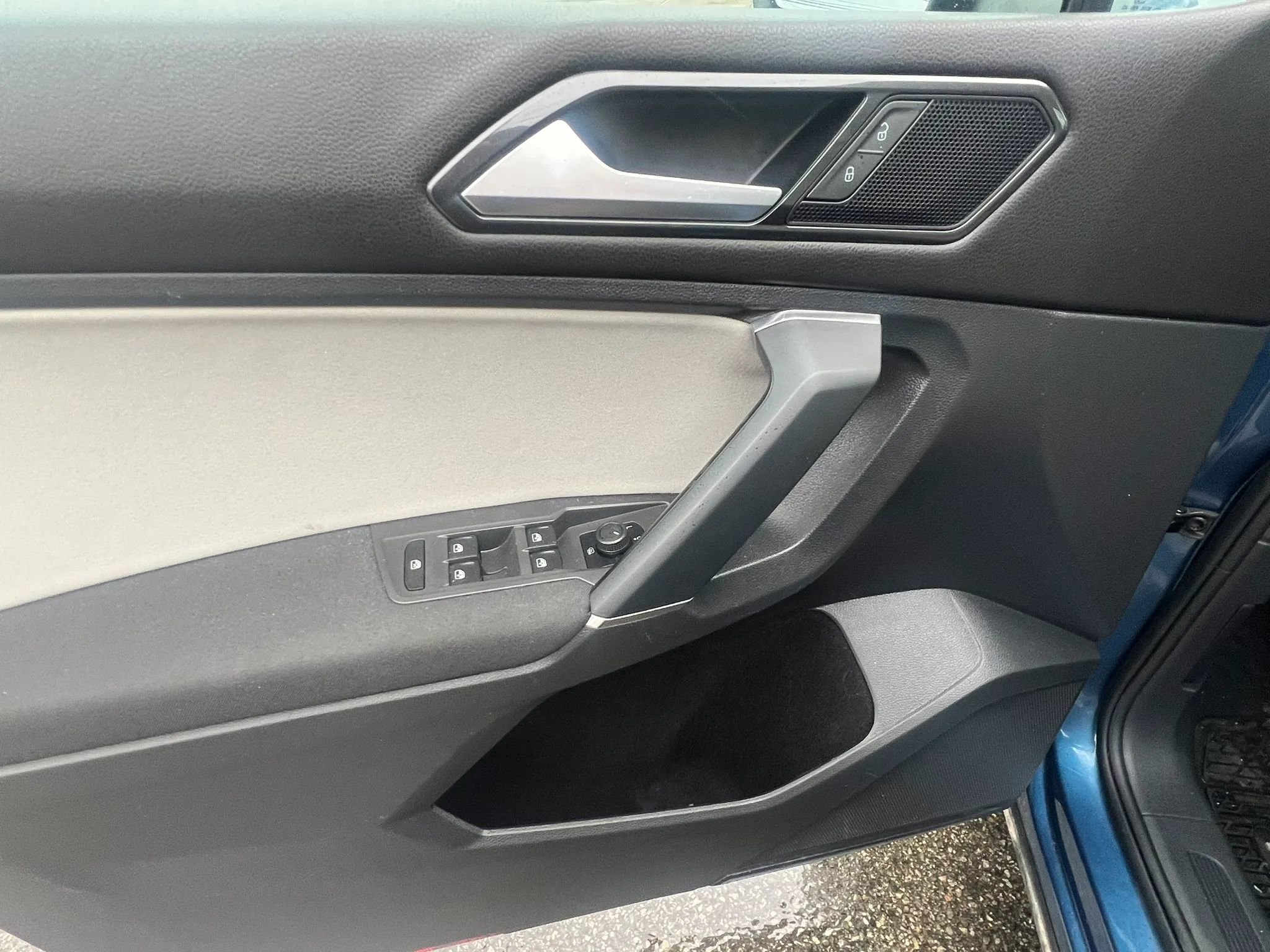 Used 2018 Volkswagen Tiguan S image 22