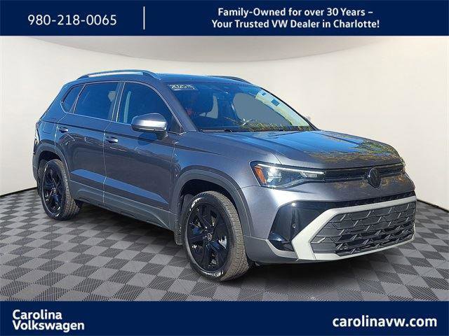 Certified 2025 Volkswagen Taos SE w/ Panoramic Sunroof Package image 1