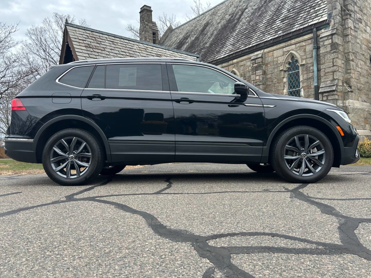 Used 2022 Volkswagen Tiguan SE image 25