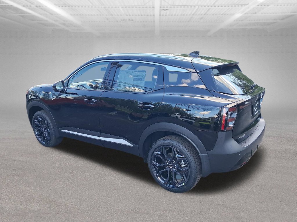 New 2026 Nissan Kicks SR FWD image 3