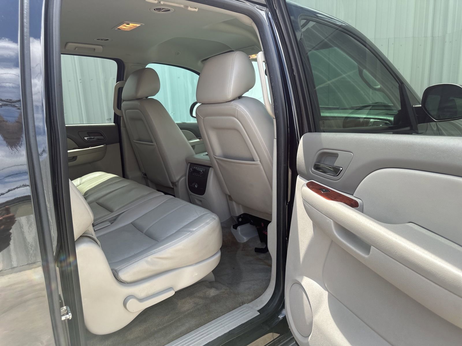 Used 2013 Chevrolet Suburban LT image 13
