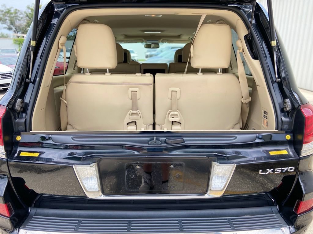Used 2013 Lexus LX 570 4WD w/ Luxury Pkg image 25