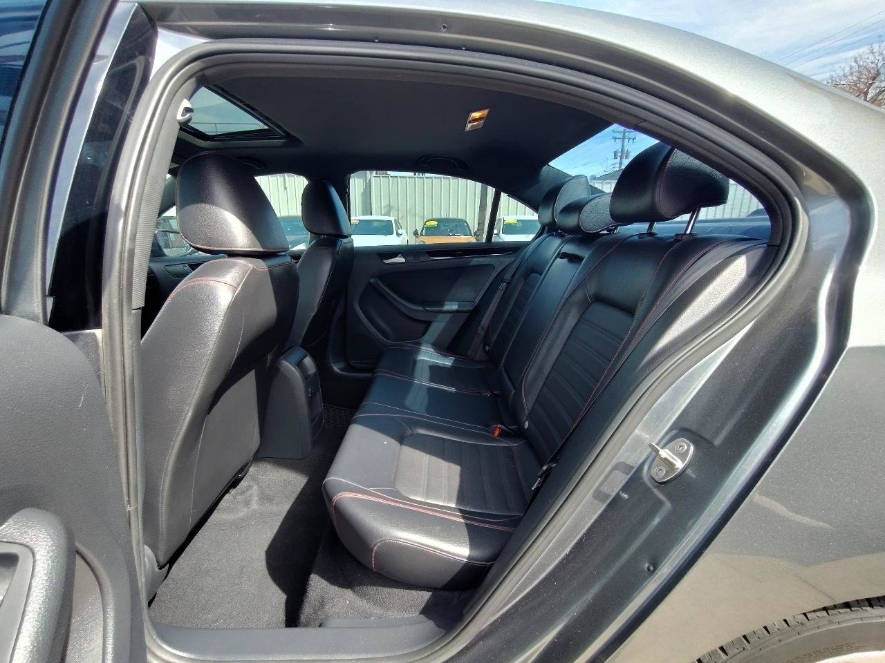 Used 2017 Volkswagen Jetta GLI FWD image 32