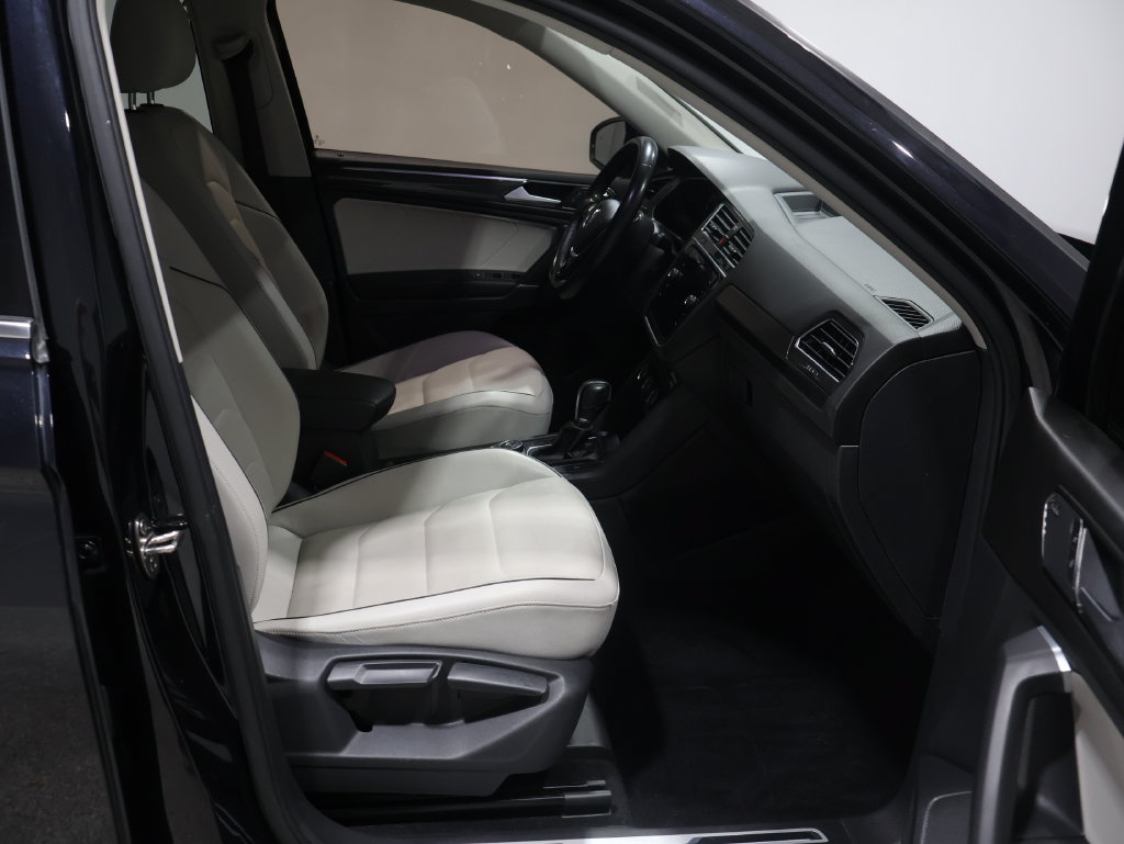 Used 2018 Volkswagen Tiguan SEL Premium AWD/4WD image 24