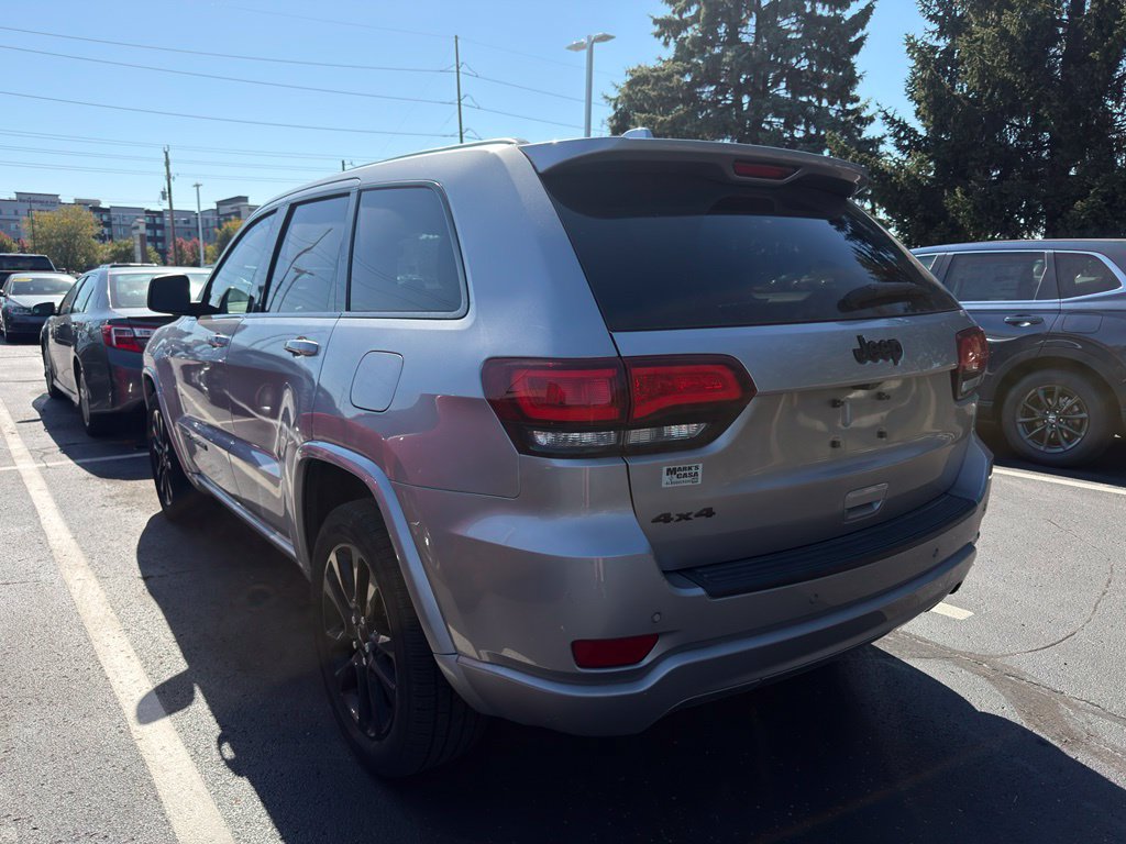 Used 2019 Jeep Grand Cherokee Altitude AWD/4WD image 2