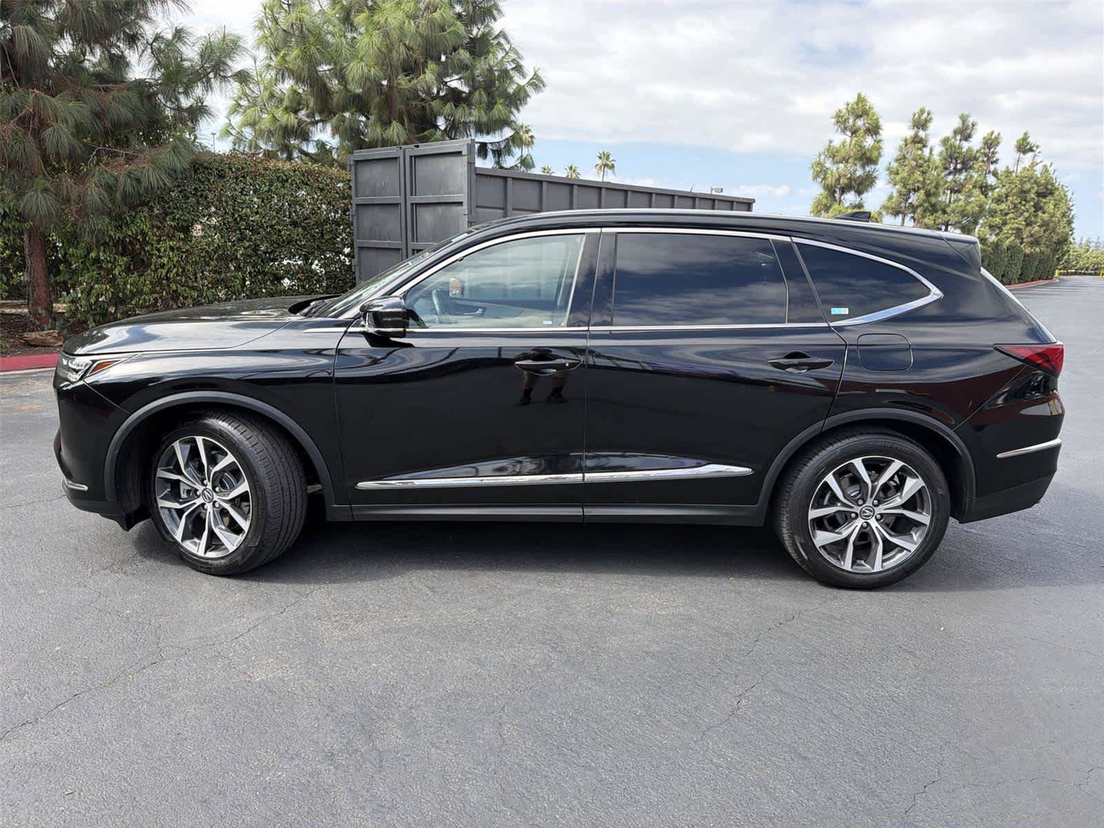 Used 2022 Acura MDX w/ Technology Package AWD/4WD image 3