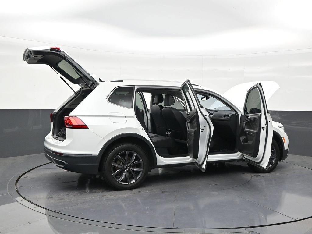 Used 2023 Volkswagen Tiguan SE FWD image 28