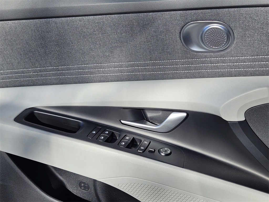New 2025 Hyundai Elantra Limited image 22