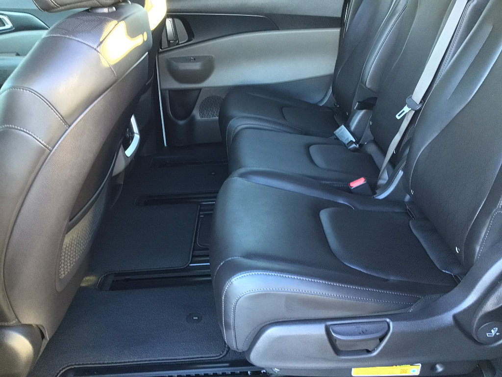 New 2026 Kia Carnival LX image 16