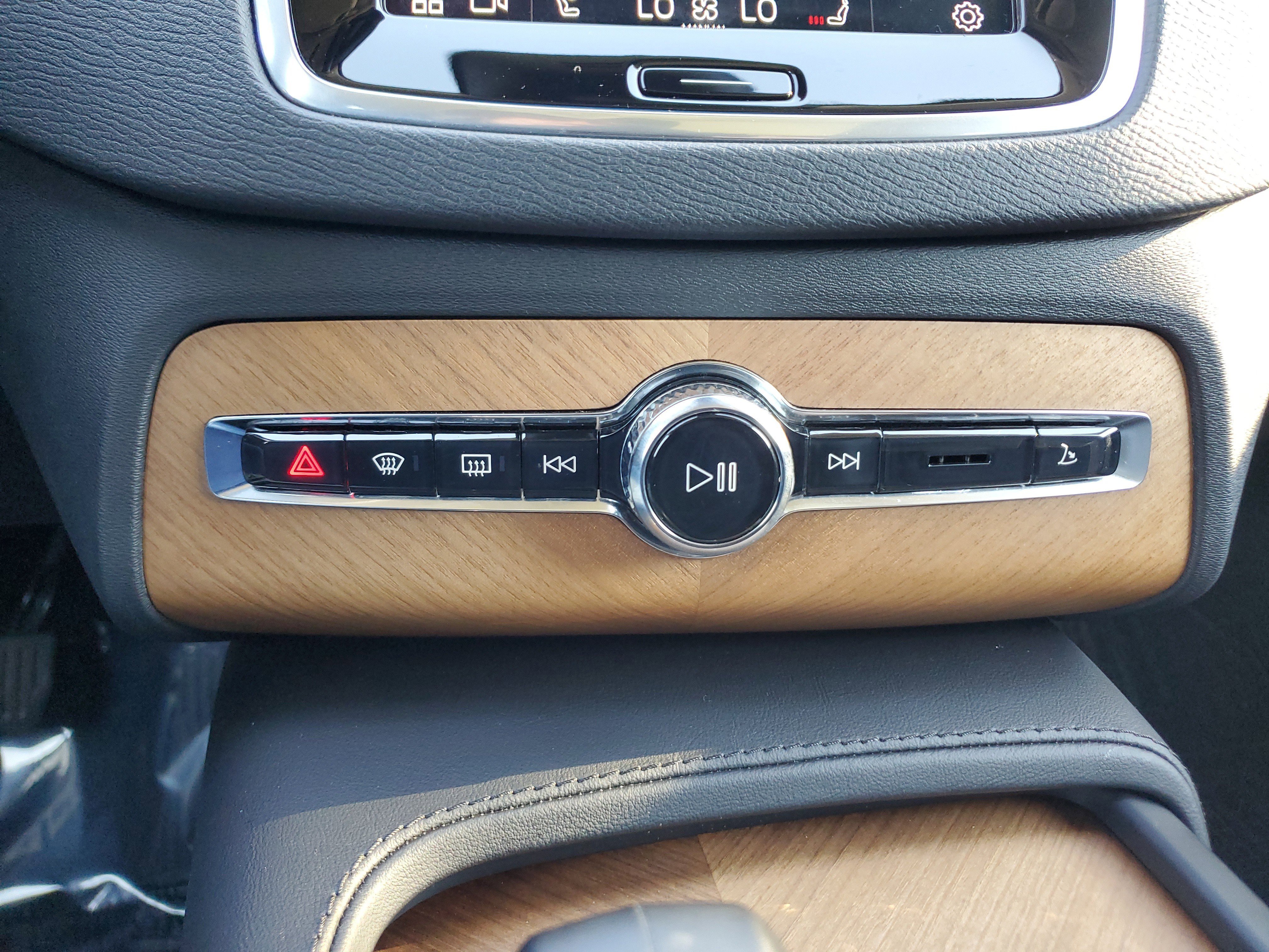 Used 2023 Volvo XC90 B6 Plus w/ Protection Package Premier image 26