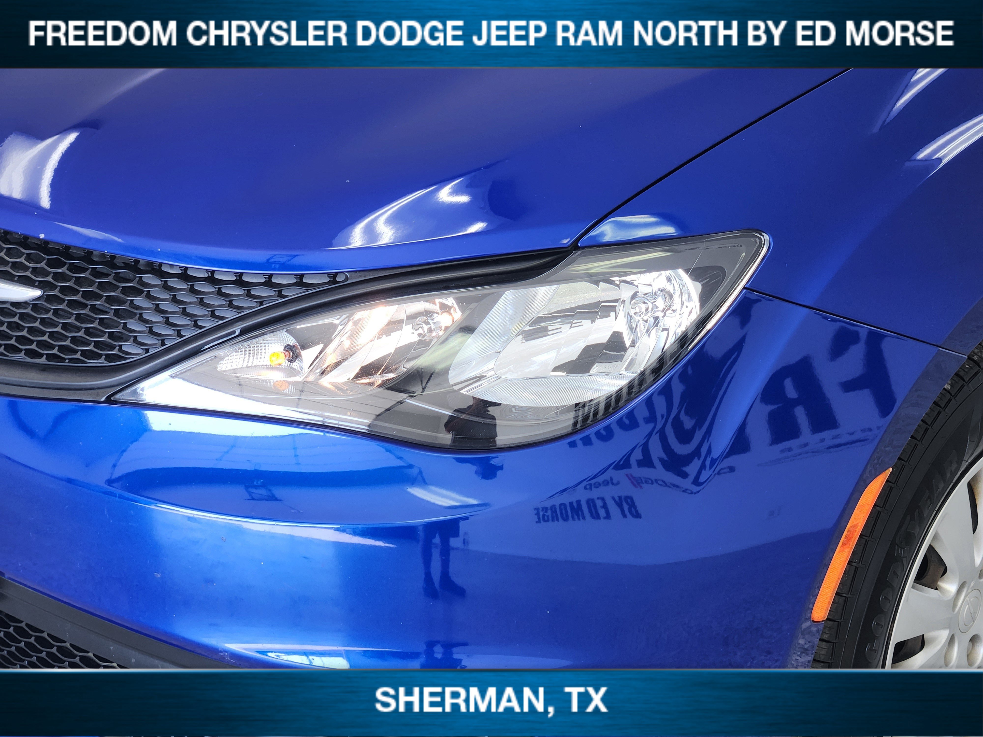 Used 2021 Chrysler Voyager L FWD image 5