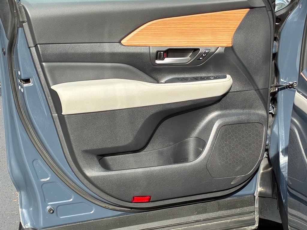 Used 2025 Toyota Grand Highlander AWD image 19