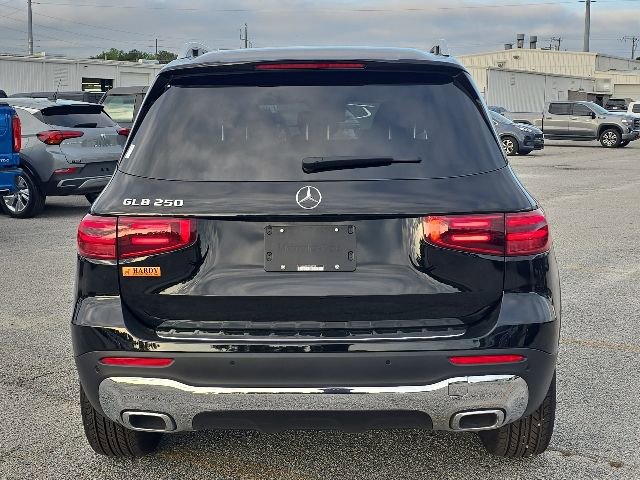 Used 2025 Mercedes-Benz GLB 250 image 4