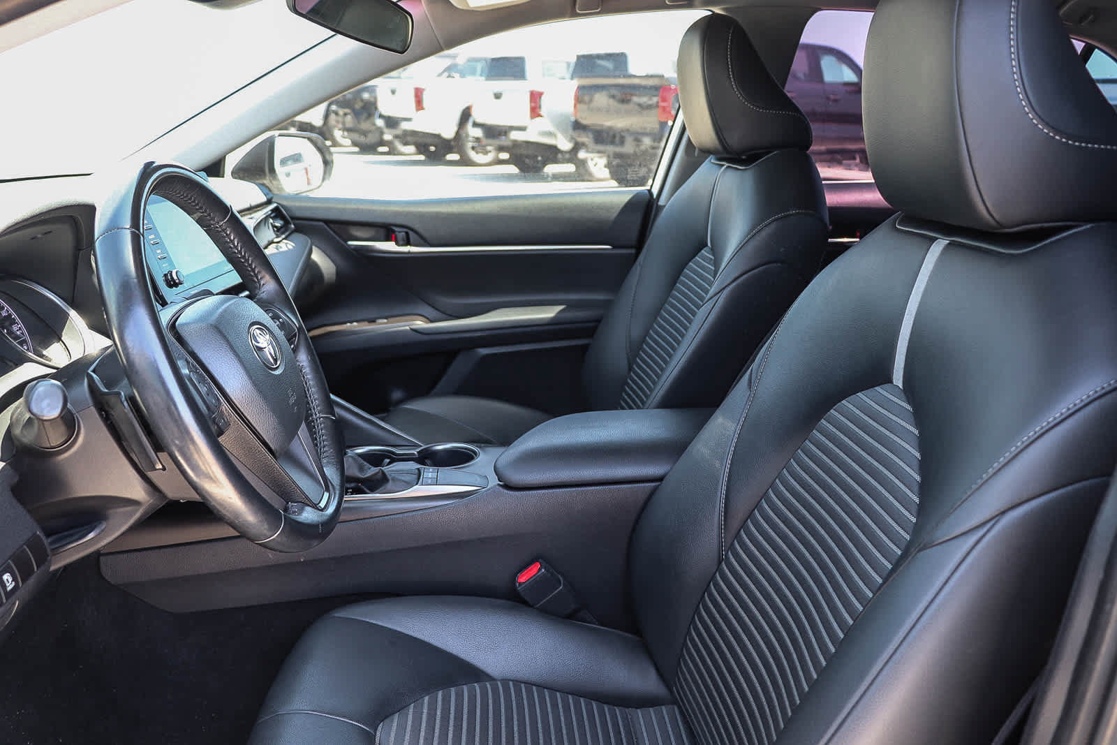 Used 2022 Toyota Camry SE FWD image 13
