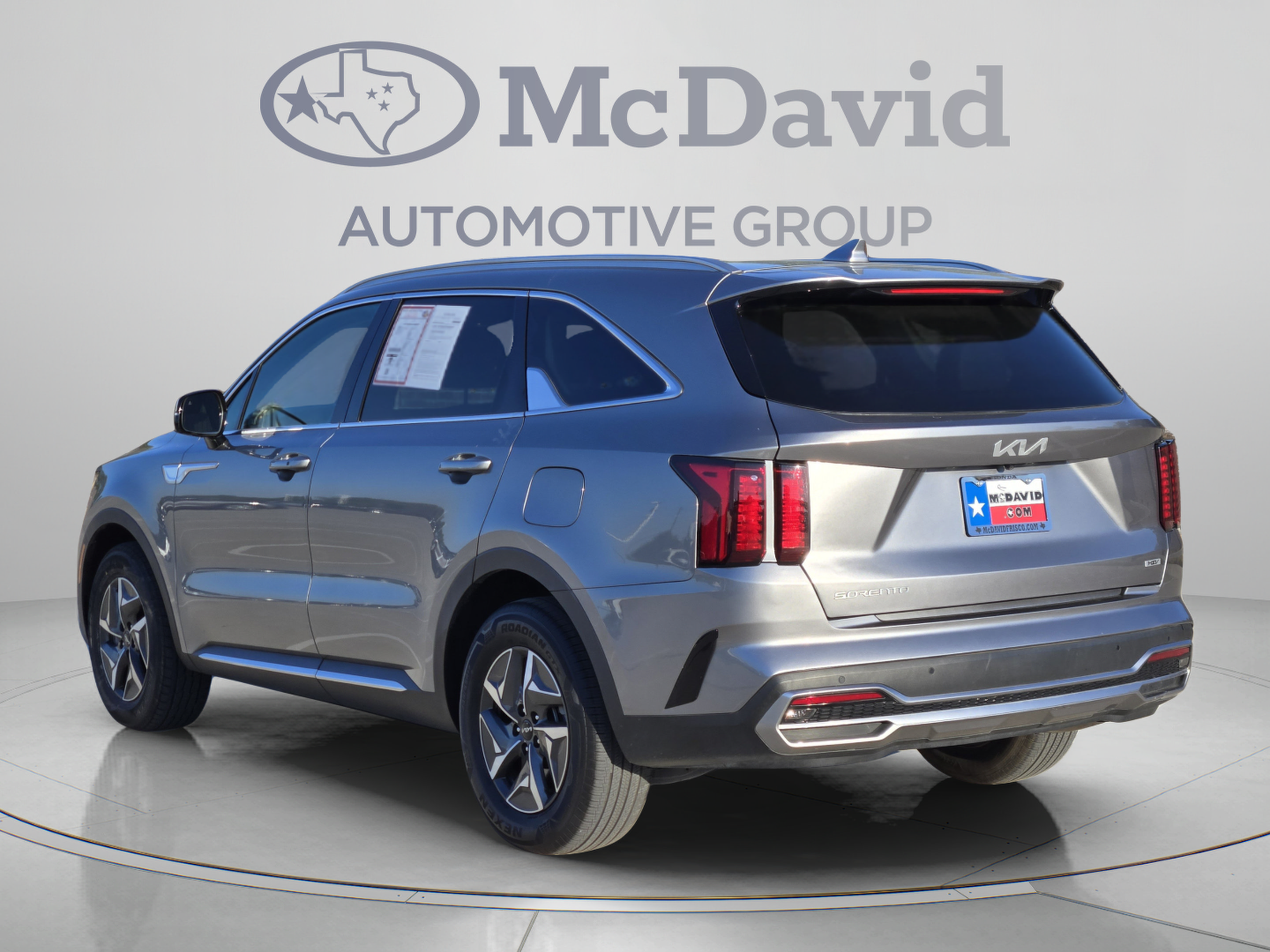 Used 2023 Kia Sorento EX w/ Panoramic Sunroof Package FWD image 4