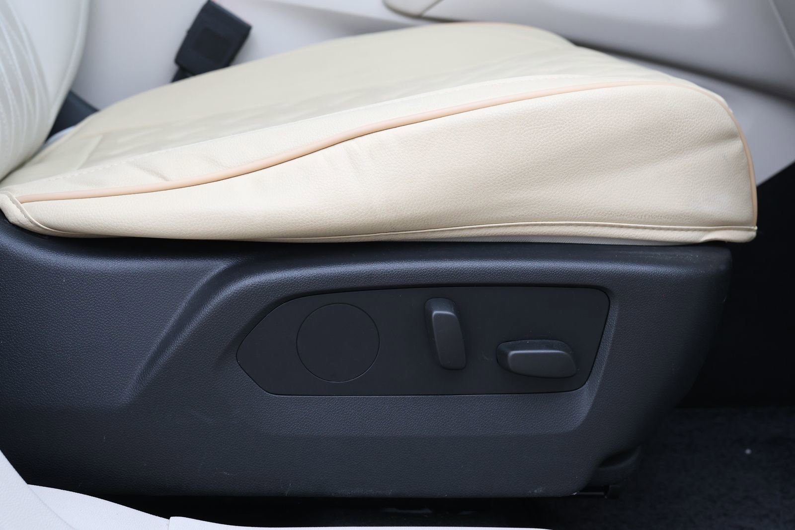 Used 2022 Buick Envision Avenir w/ Technology Package II image 34