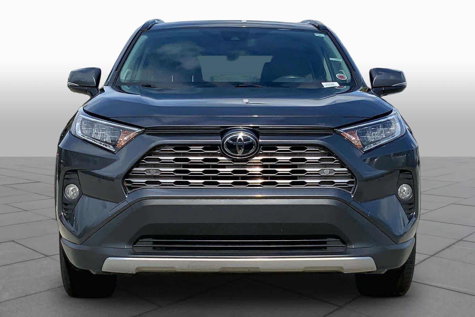 Used 2020 Toyota RAV4 Limited FWD image 4