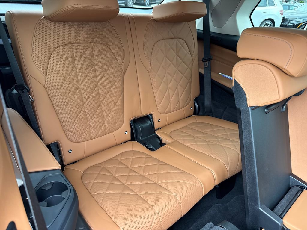 Used 2024 BMW X7 xDrive40i w/ Premium Package image 44