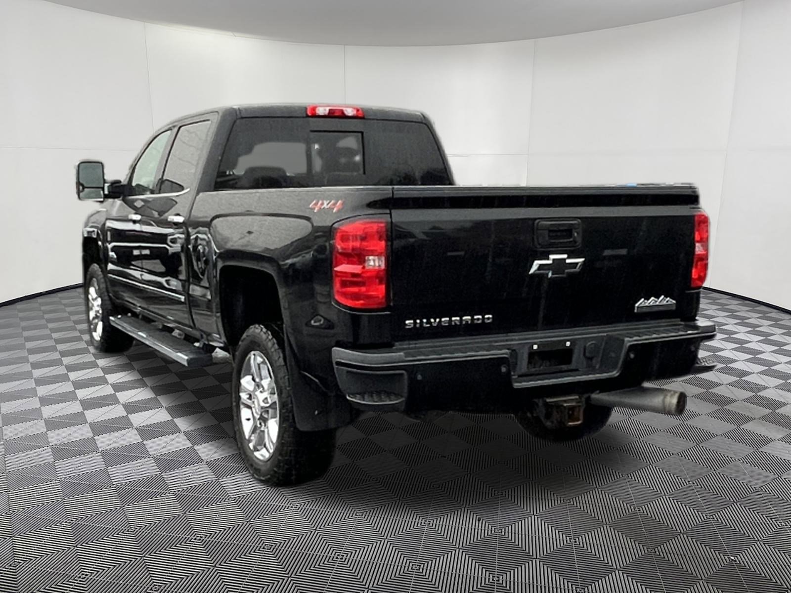 Used 2018 Chevrolet Silverado 2500 High Country w/ Duramax Plus Package image 4