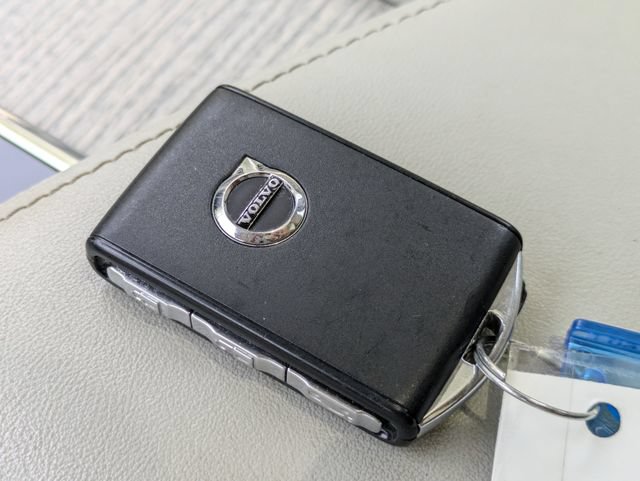 Used 2022 Volvo XC60 B5 Inscription w/ Advanced Package FWD image 32